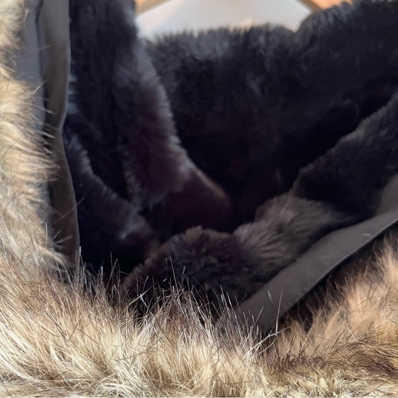 Uniqlo warmest extra long black parka coat like new - Picture 11 of 14